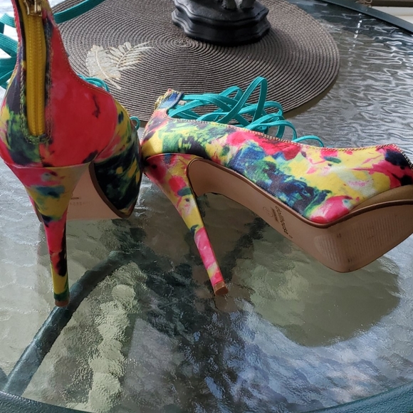 Sandals - Picture 2 of 2